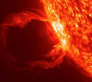 美國航天局“太陽動態觀測台”發回第一組太陽風暴肆虐畫面