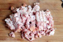 煎牛排配迷迭香草醬