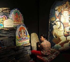 藏族格薩爾彩繪石刻