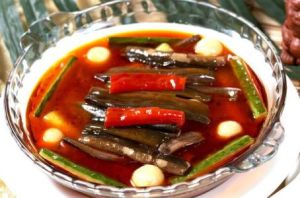 蒜燜鱔段 蒜燜鱔段