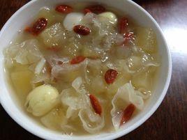 蘋果銀耳蓮子湯 蘋果銀耳蓮子湯