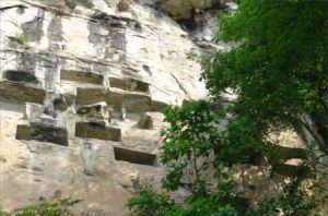 壯族岩葬 壯族岩葬