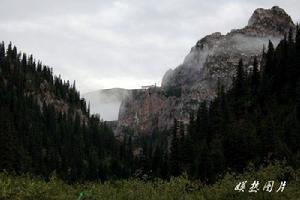 懸崖峭壁上的嘎爾上寺