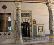 （圖）覲見大殿的主入口