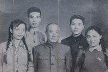 李劼人先生和女兒女婿、兒子兒媳的合影