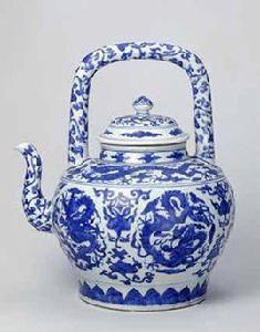 明隆慶青花團龍紋提梁壺 明隆慶青花團龍紋提梁壺