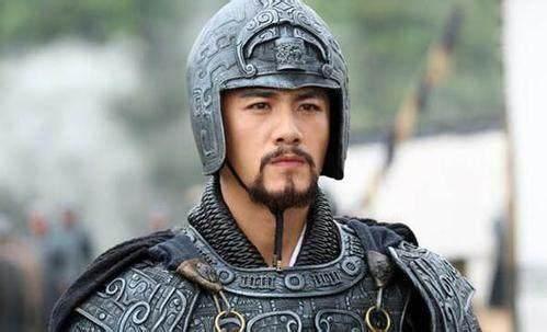 曹髦即位之初，受司馬師控制