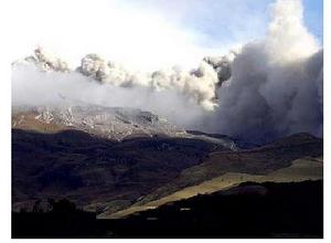 加勒拉斯(Galeras)火山噴發的景象