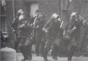 英國士兵在愛爾蘭街頭