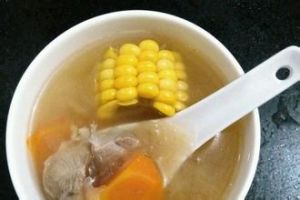 《粟米雪耳紅蘿蔔湯》 《粟米雪耳紅蘿蔔湯》