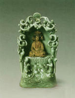 《元代龍泉窯青釉露胎坐龕觀音像》