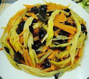 木耳胡蘿蔔炒忘憂草
