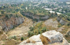 宣務山石窟 宣務山石窟