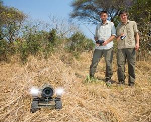 英國野生動物攝影師兄弟Burrard Lucas 自己開發出遙控攝影車——BeetleCam