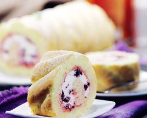 黑櫻桃海綿蛋糕卷 黑櫻桃海綿蛋糕卷