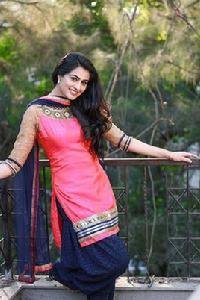 妮哈·達爾維 妮哈·達爾維