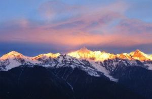 卡瓦格博峰日出