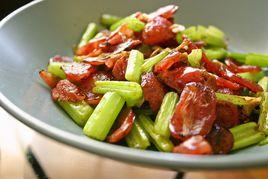 臘腸炒芹菜 臘腸炒芹菜