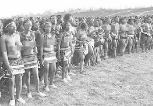 參加蘆葦節的少女