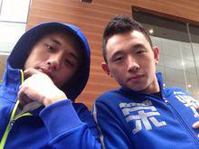 張煜東(右)與世界冠軍張繼科