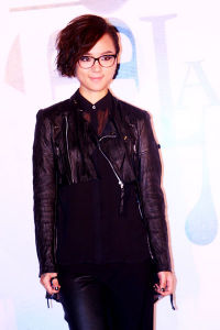 歌曲《黑蘋果》演唱者