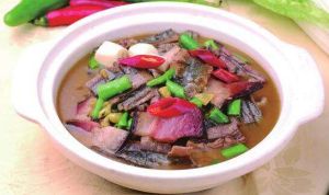 臘肉燉鱔片 臘肉燉鱔片