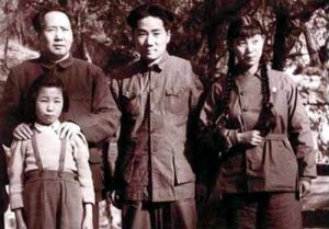 毛澤東和毛岸英（右為劉思齊）