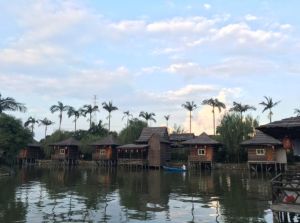 長順農莊黃昏前期水天一色圖