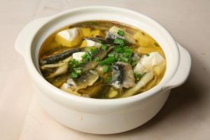 草菇雞脯煲 草菇雞脯煲