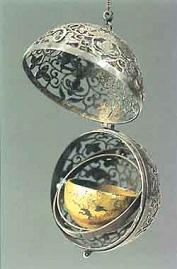 何家村葡萄花鳥紋銀香囊