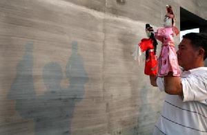 吳老在練習布袋戲