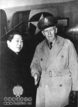 魏道明與馬歇爾上將（1945年12月15日）