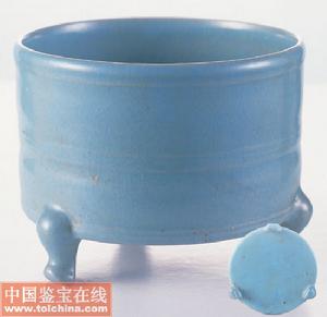天青釉弦紋三足爐