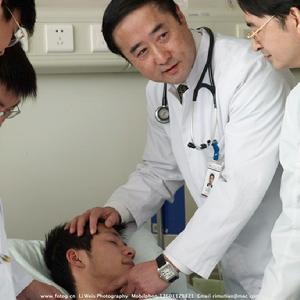 劉中民院長探視病人