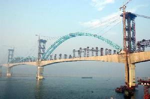 宜萬鐵路宜昌長江大橋北岸巨型鋼管拱