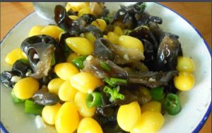 木耳炒白果 木耳炒白果