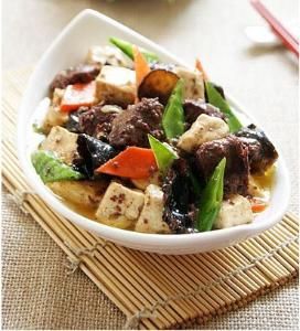 豆腐木耳燴豬血