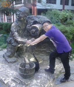 何鵬飛[陝西師範大學附屬中學教師]