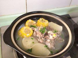 玉米棒燉筒子骨 玉米棒燉筒子骨