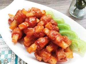 糖醋排骨煨土豆 糖醋排骨煨土豆