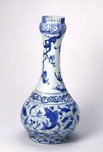 明萬曆青花魚藻紋蒜頭瓶 明萬曆青花魚藻紋蒜頭瓶