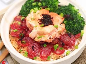 三文魚煲仔飯 三文魚煲仔飯