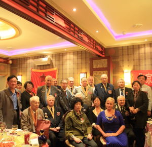 2015年5月8日晚與獲得習近平主席頒發和平獎章的俄羅斯老戰士代表合影