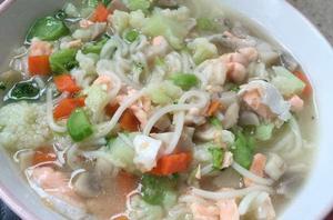 三文魚菠菜面 三文魚菠菜面