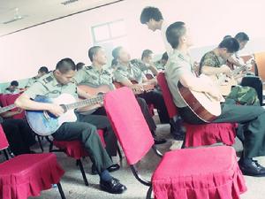 熊浩翔在北京某部隊教學