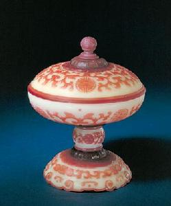 乳白套紅玻璃花卉紋豆 乳白套紅玻璃花卉紋豆