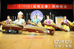 2010年3月，蒙古箏奏響二連浩特“邊城之春”