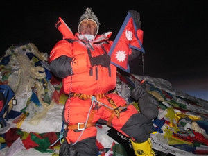 世界上9天內成功登上珠穆朗瑪峰次數最多—— Kame Sherpa