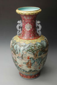 清乾隆粉彩山水人物圖螭耳大瓶 清乾隆粉彩山水人物圖螭耳大瓶