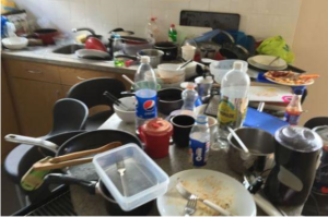 英國大學生宿舍髒亂不堪 被批“世界垃圾袋”